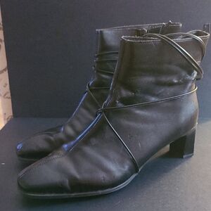 Reiker Size 9.5 Elegant Black Ankle Boots
